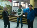 Representantes da CMBP em conversa com o vereador Pastor Darci durante a visita