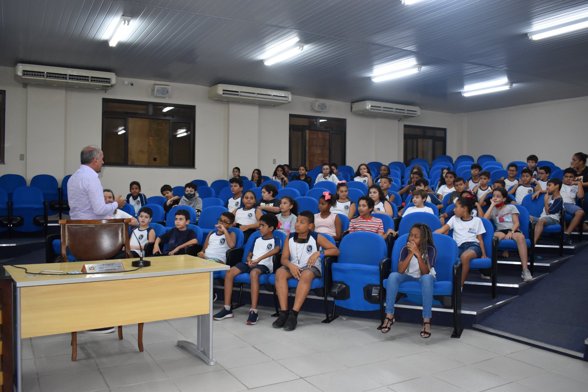Alunos do ensino fundamental visitam a Câmara