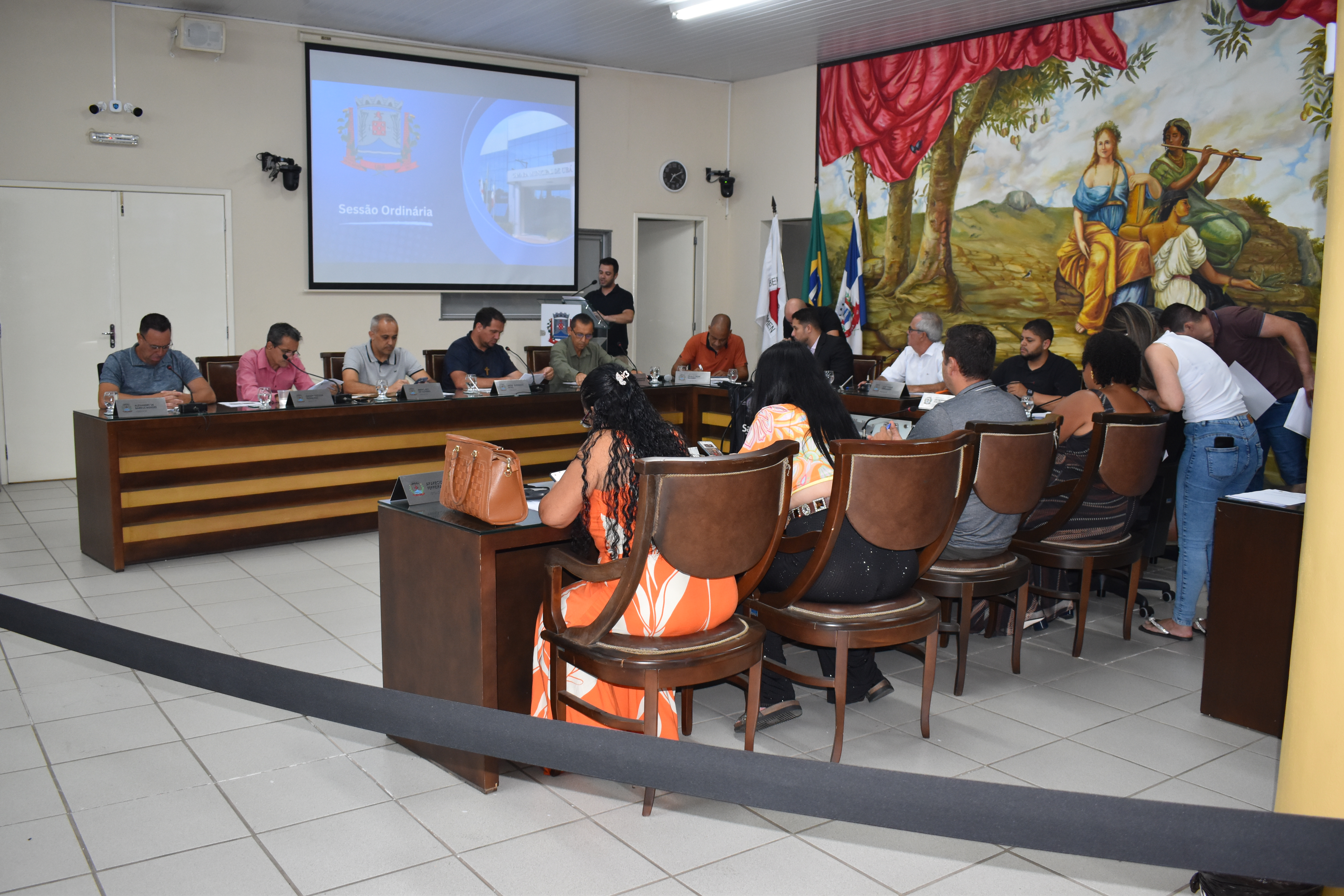 Câmara Municipal de Ubá aprova projetos e realiza julgamento de contas em reuniões desta segunda-feira (24)
