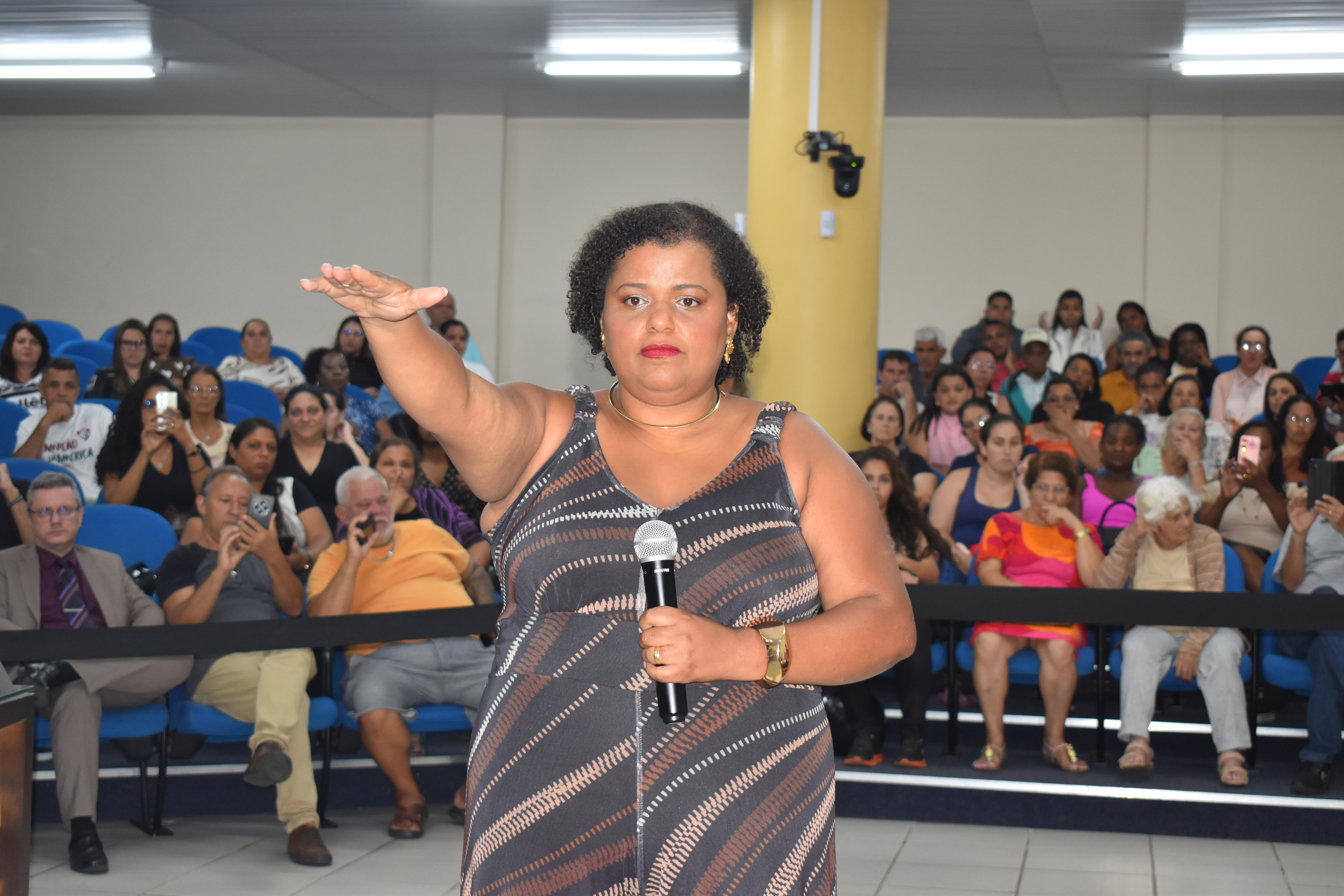 Câmara Municipal de Ubá dá posse à vereadora Marilda Aparecida Leôncio