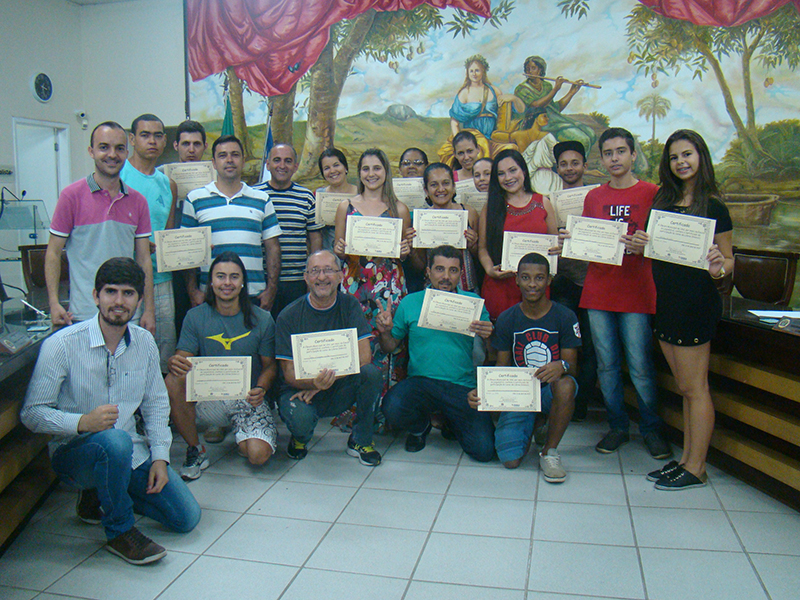 CMU realiza entrega de certificados do curso de libras