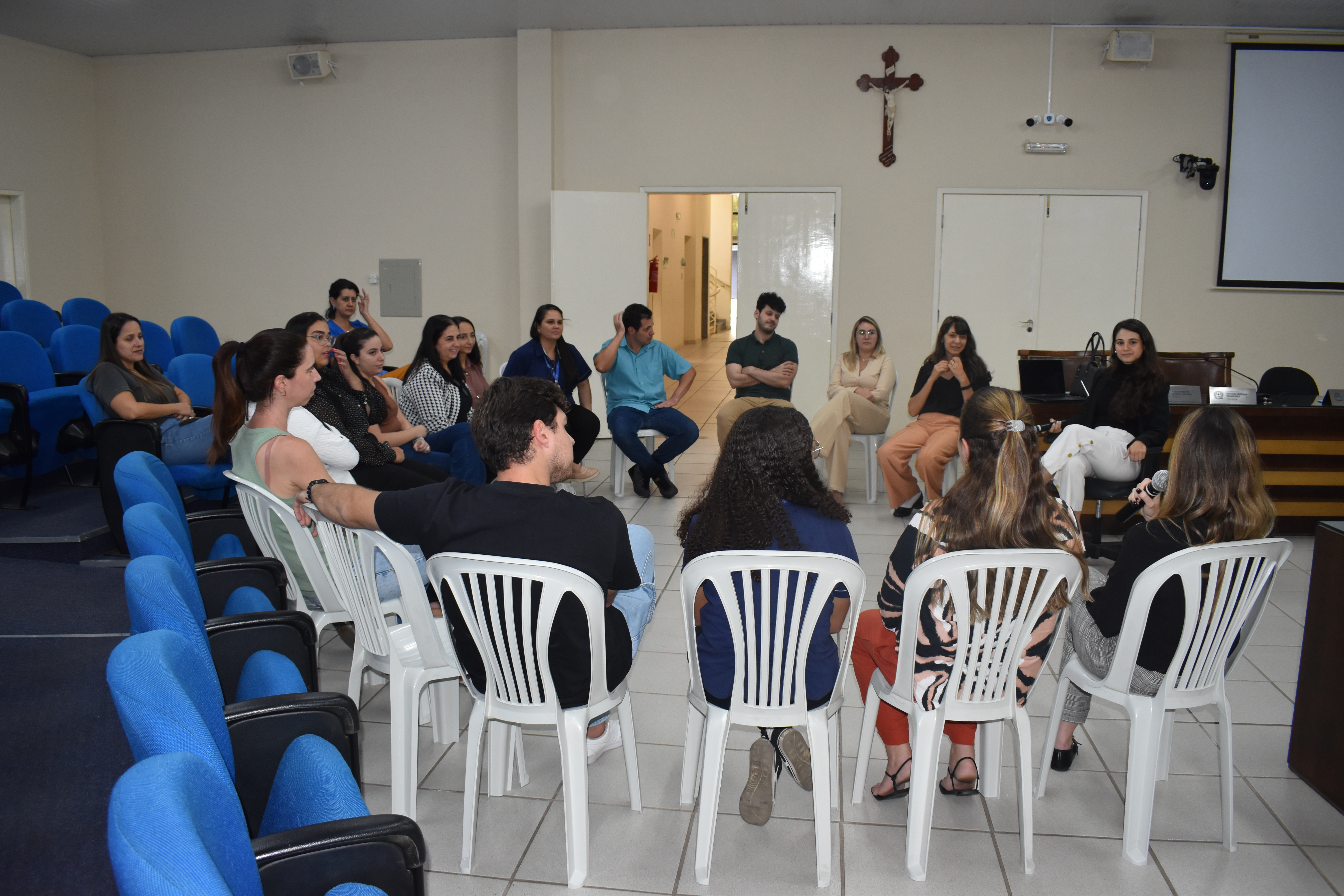 Escola do Legislativo promove roda de conversa com a psiquiatra Dra. Ana Clara Baeta