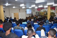 Estudantes do ensino médio de Ubá participam de palestra do projeto Parlamento Jovem