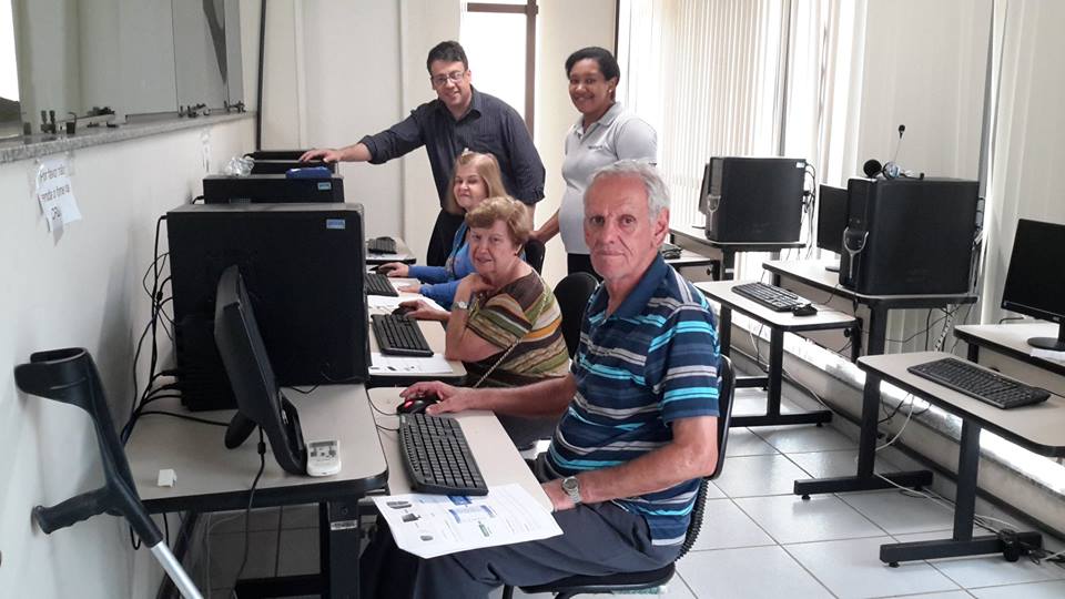 Inclusão digital para a comunidade