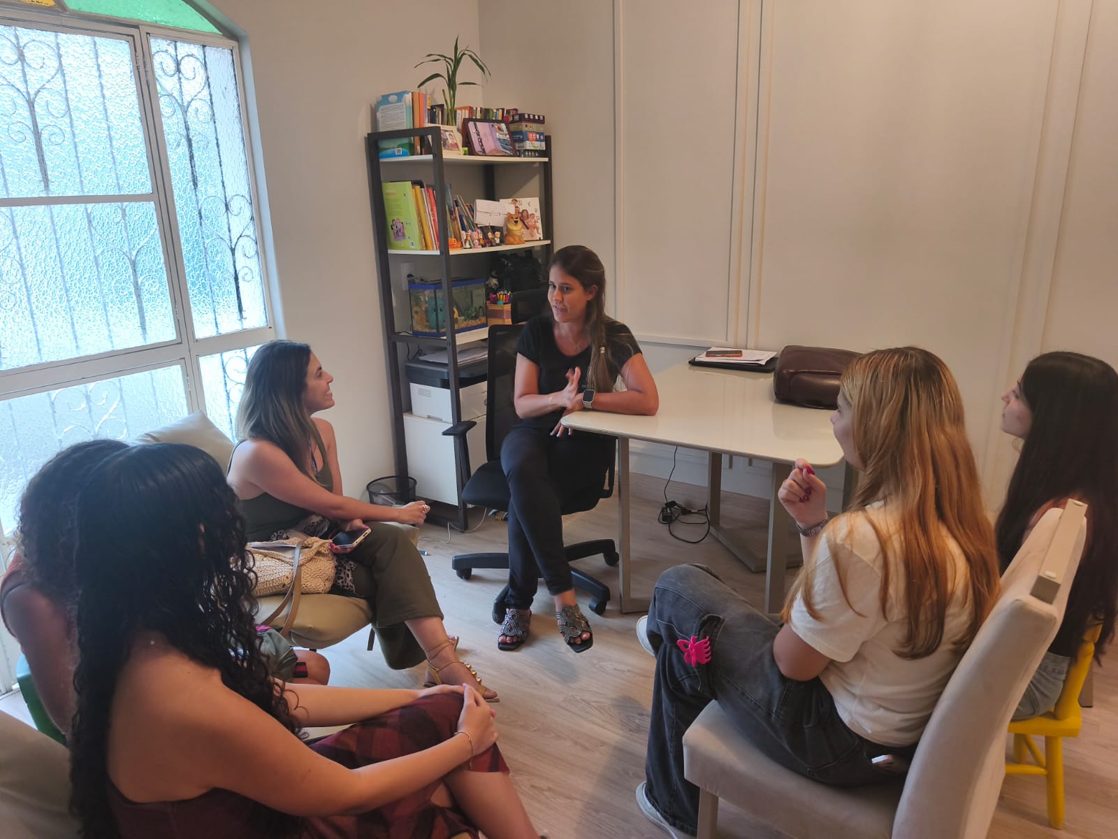 Juventude em ação: Parlamento Jovem vivencia prática sobre inclusão e neurodivergência