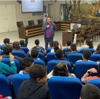 Projeto Escola na Câmara recebe a visita de estudantes da EM Maria Luzia Antunes Calçado