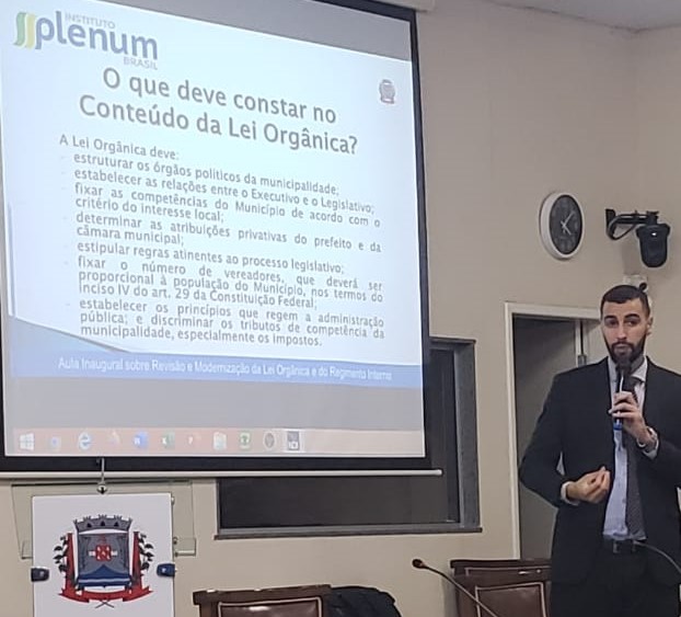 Proposta de revisão e modernização do Regimento Interno da CMU e da Lei Orgânica do Município é apresentada em reunião na Câmara   