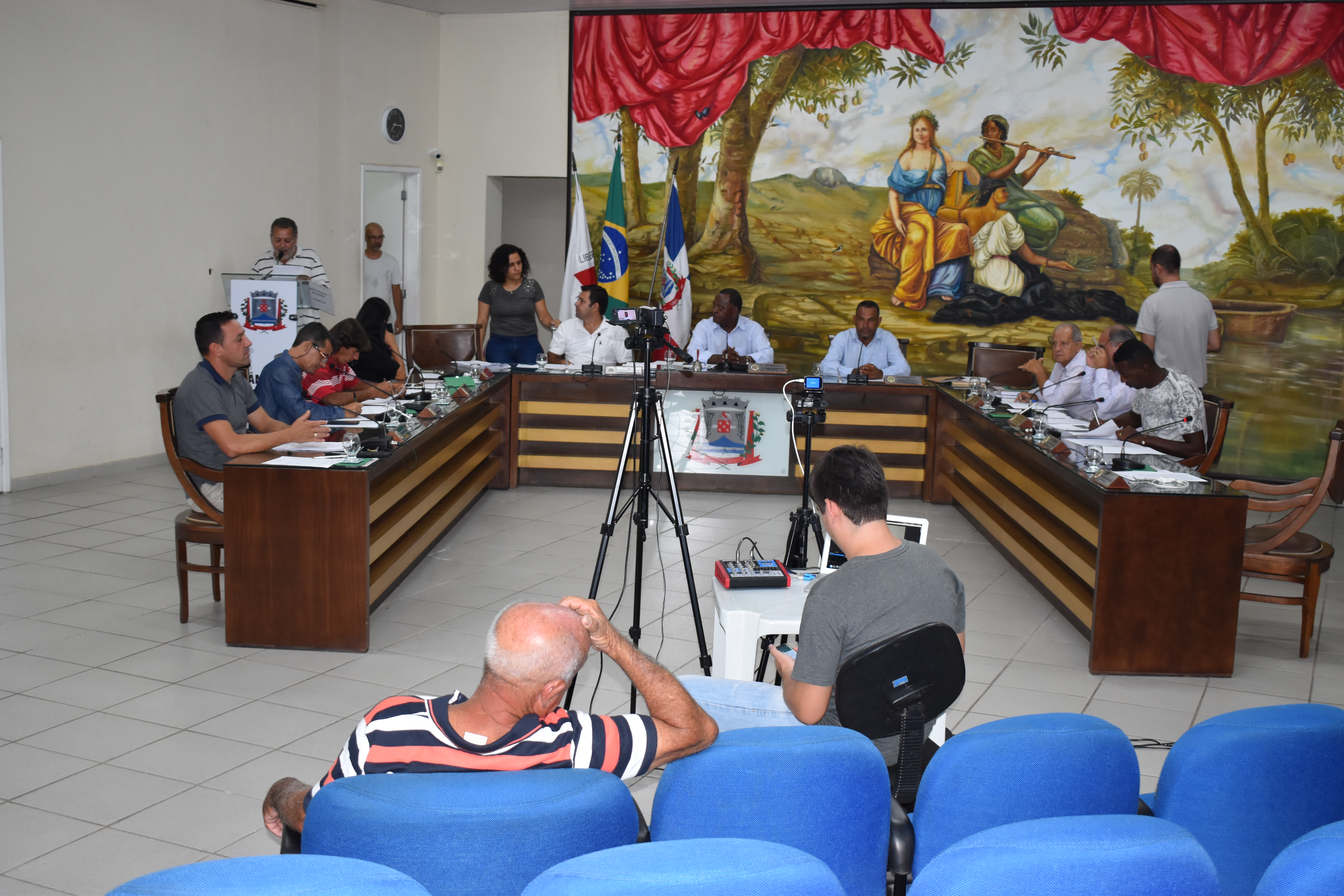 Seis projetos de Lei recebem votação final