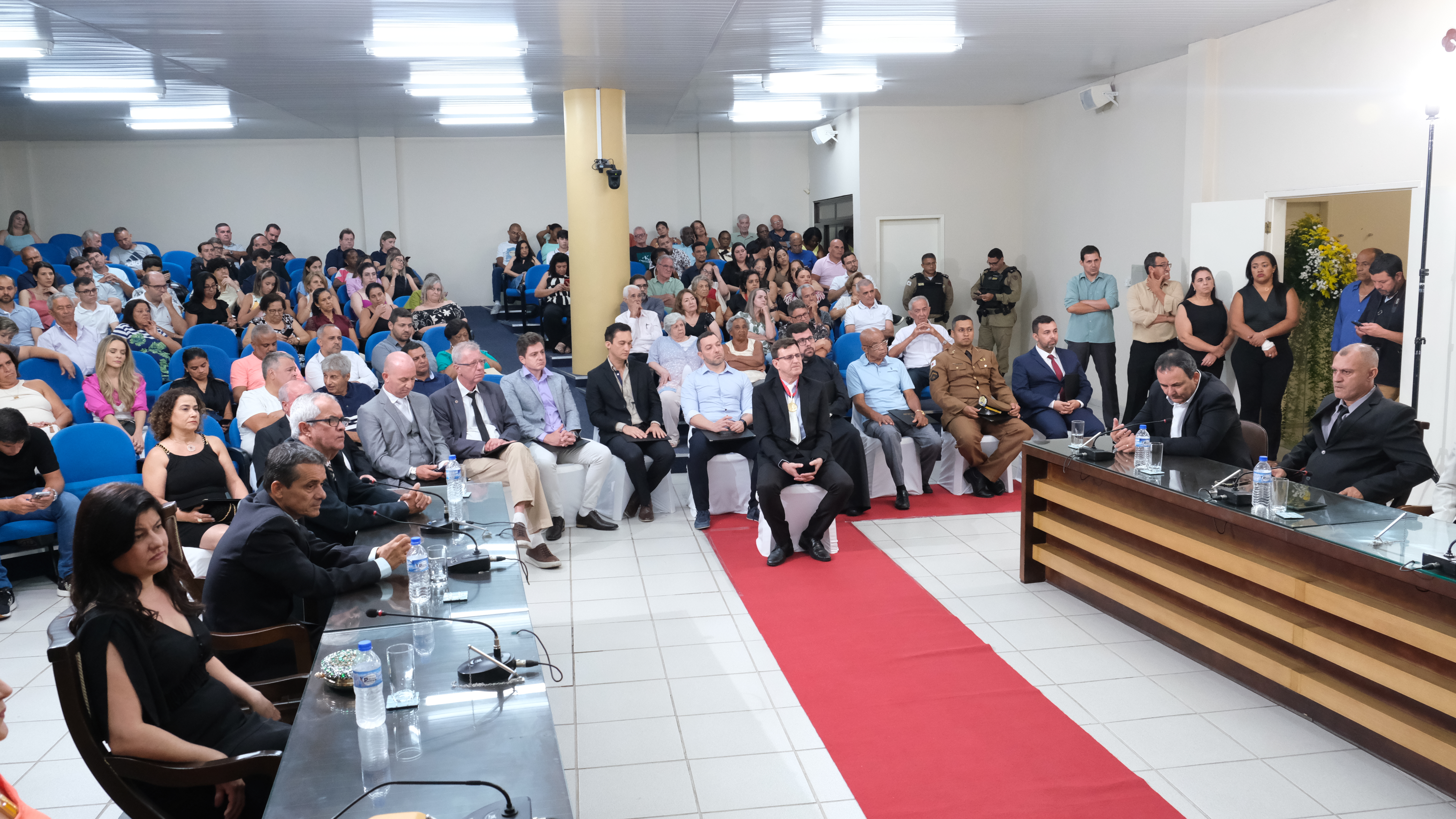 Sessão solene de entrega do título de Cidadania Honorária de Ubá e da Comenda Ary Barroso é realizada na CMU