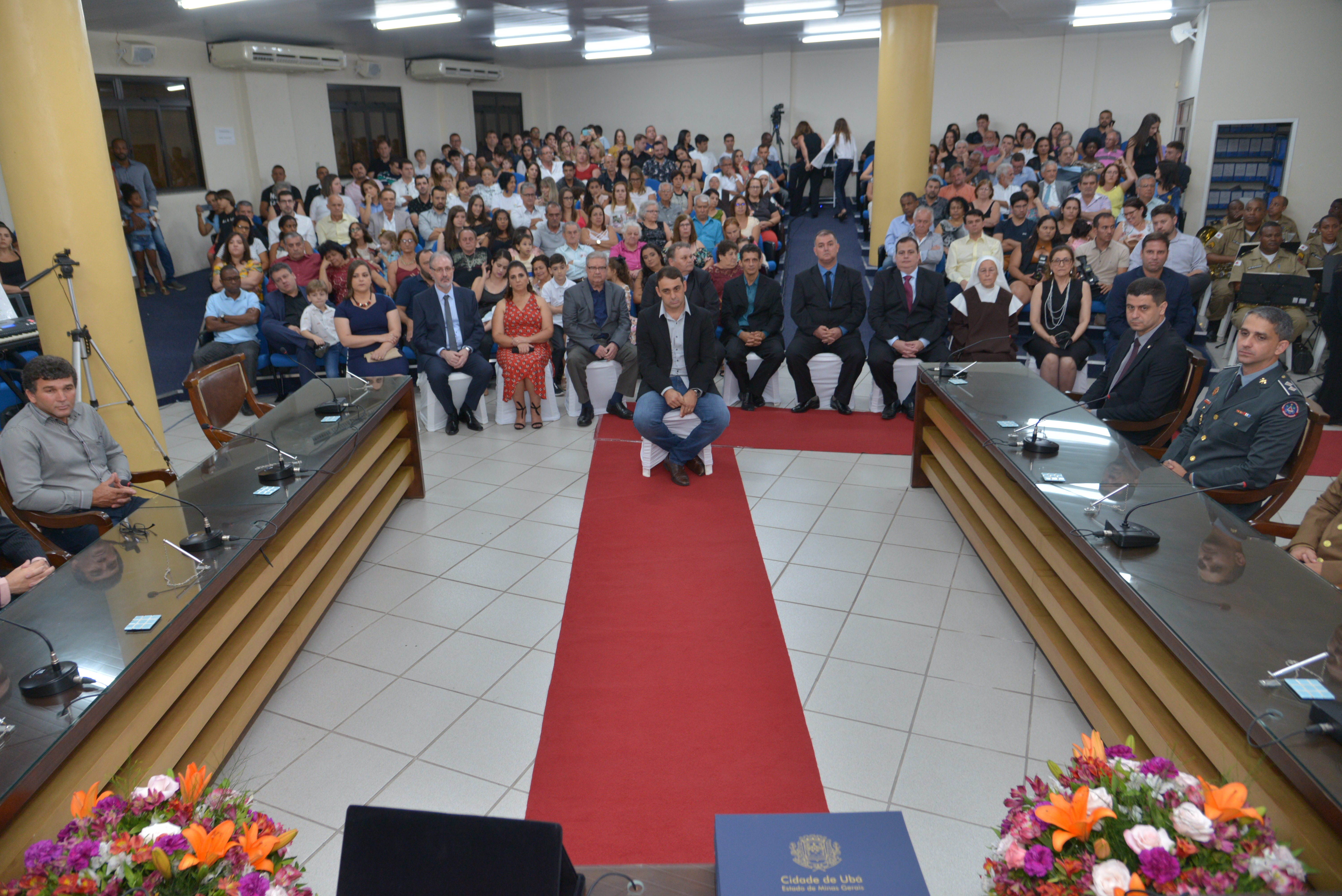 Títulos de Cidadania Honorária e Personalidade Ubaense do Ano são entregues em solenidade na Câmara