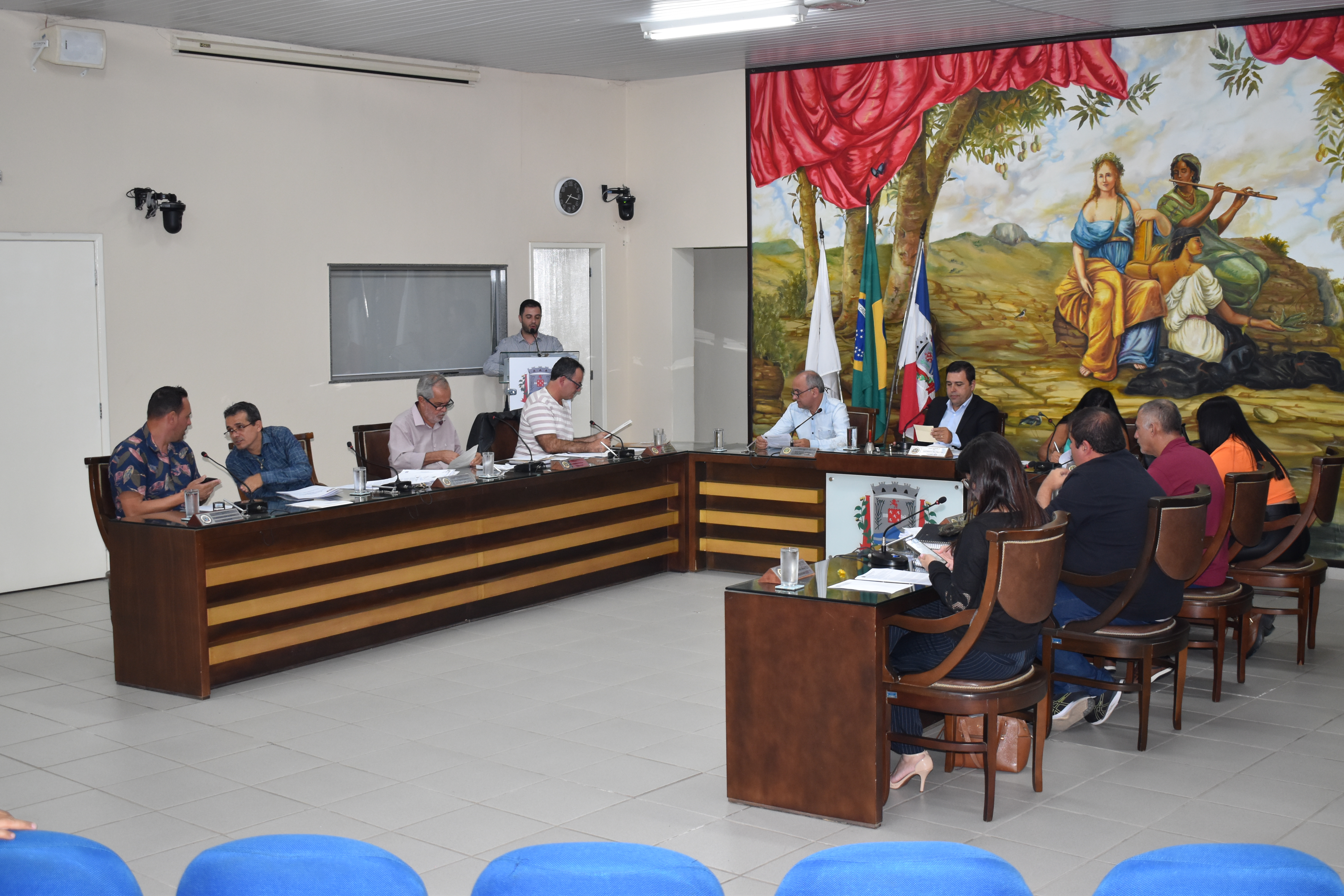 Vereadores aprovam doze projetos de lei em reunião ordinária