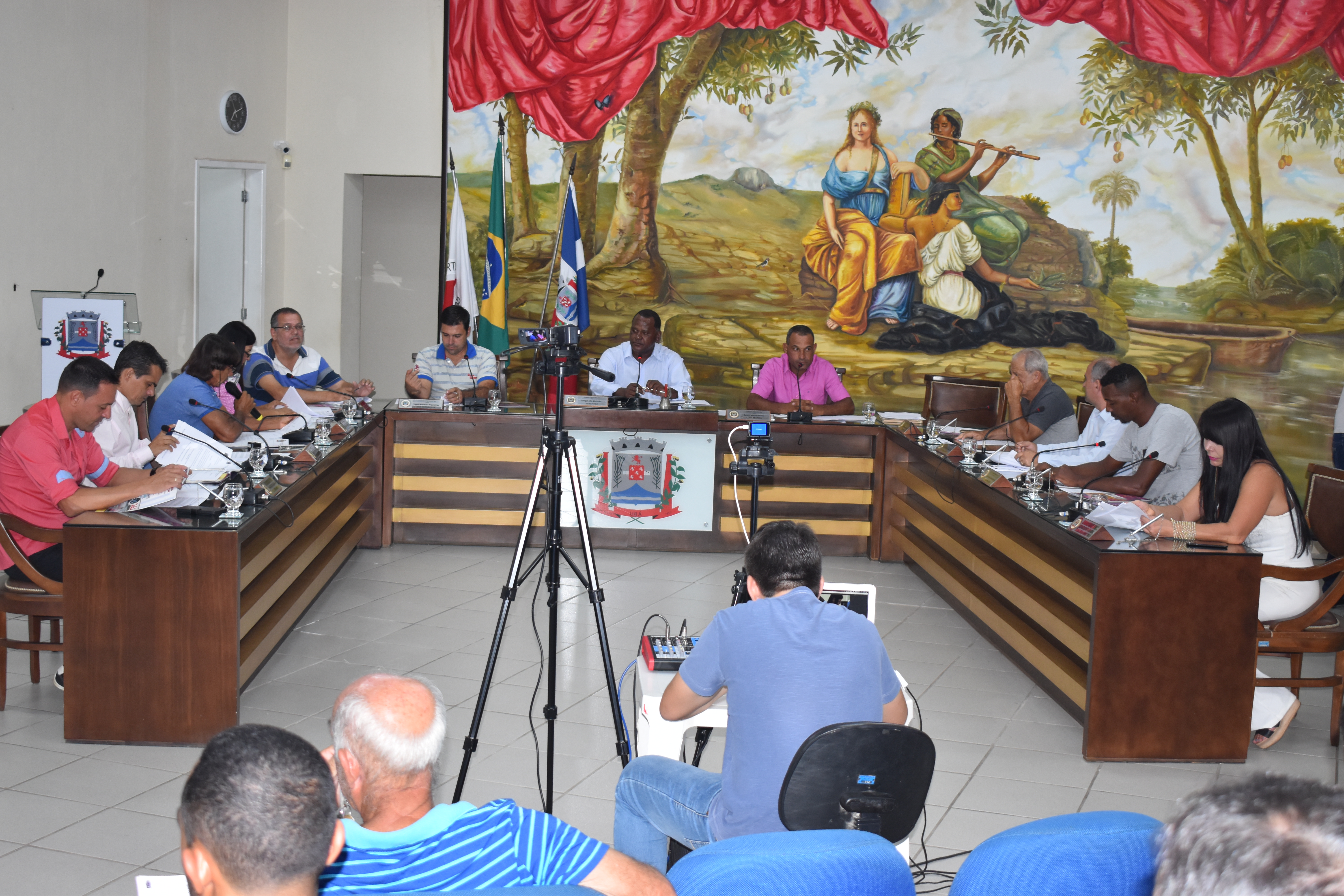 Vereadores aprovam doze projetos de lei em reunião ordinária