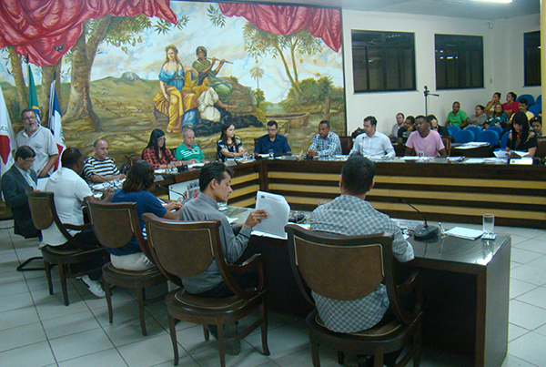 Vereadores recebem convidados para  debater os resultados financeiros da Prefeitura de Ubá